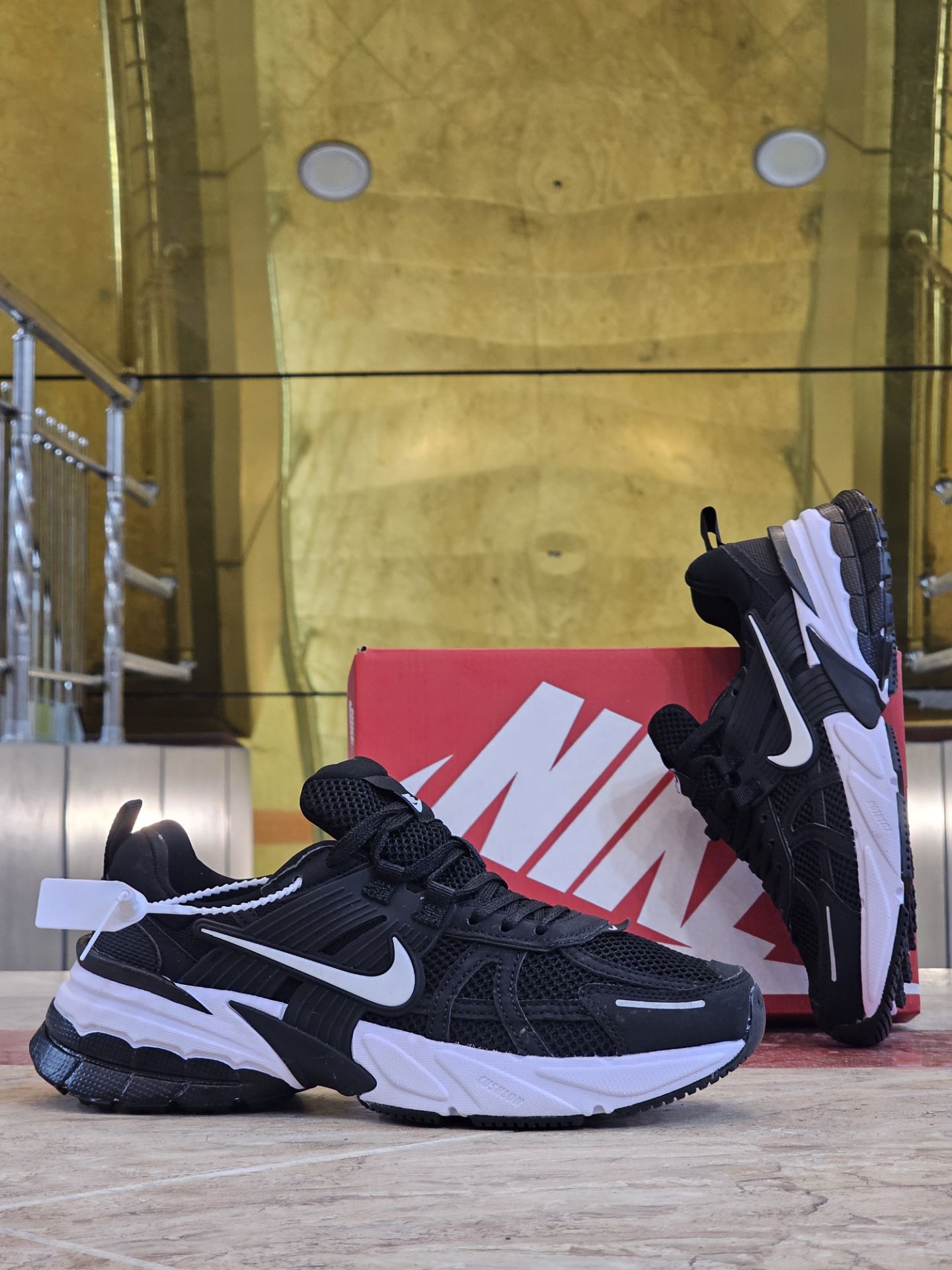 کتونی نایک وی تو کی مسترکوالیتی /سایز 37 الی 45/Nike V2k Run/ فروش عمده و تک