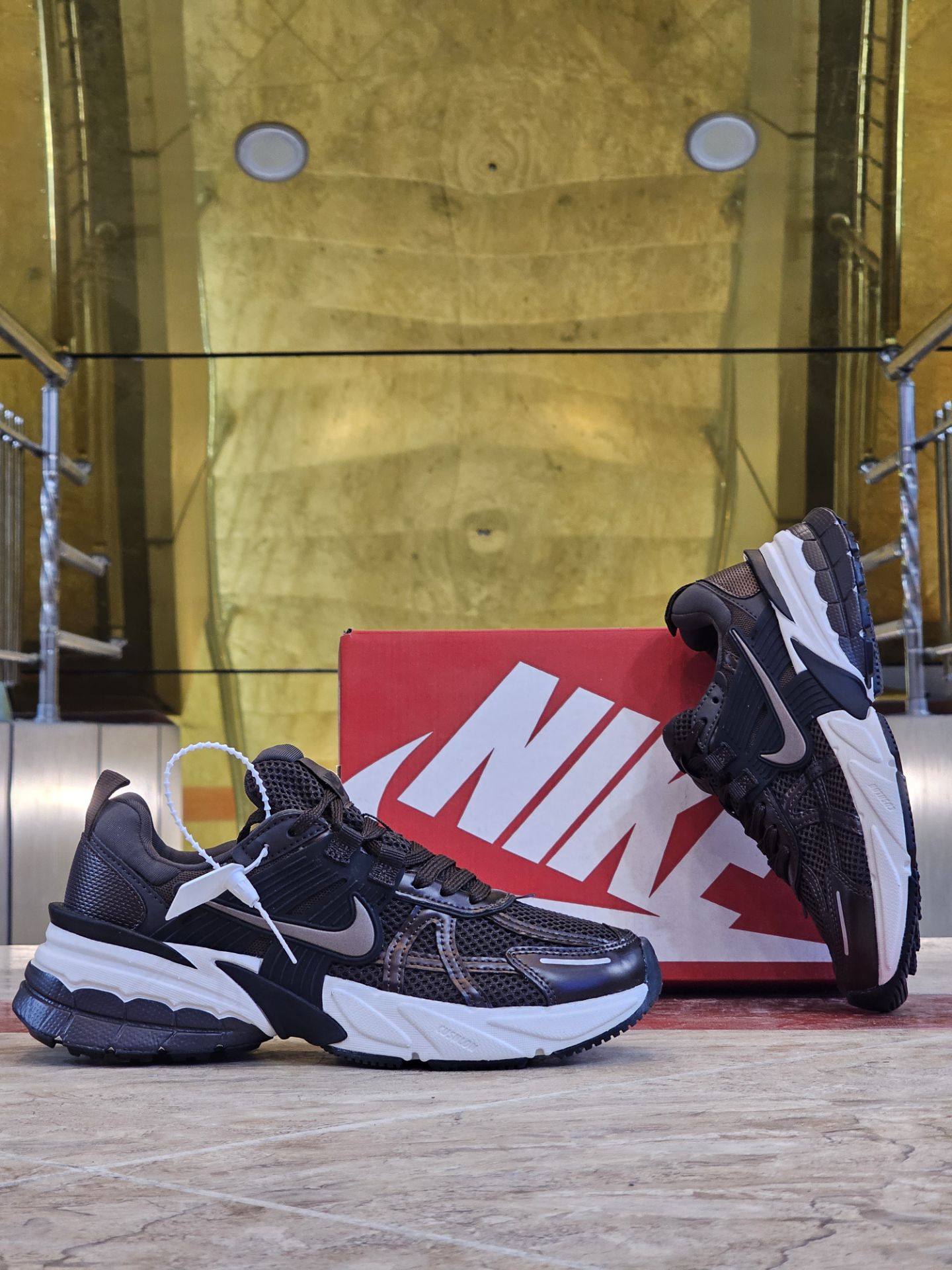 کتونی نایک وی تو کی مسترکوالیتی /سایز 37 الی 45/Nike V2k Run/ فروش عمده و تک