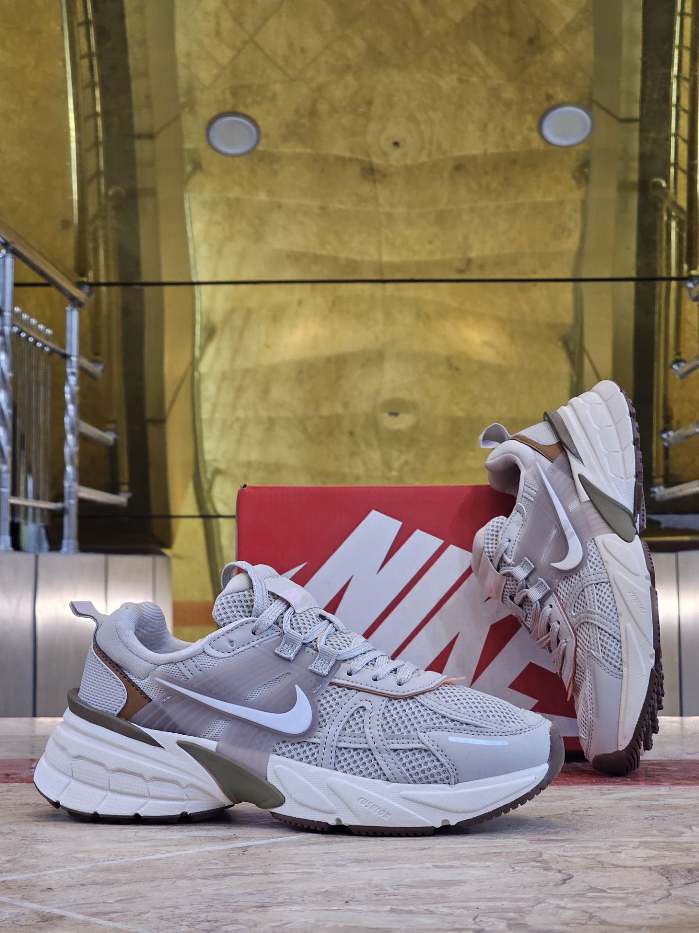کتونی نایک وی تو کی مسترکوالیتی /سایز 37 الی 45/Nike V2k Run/ فروش عمده و تک