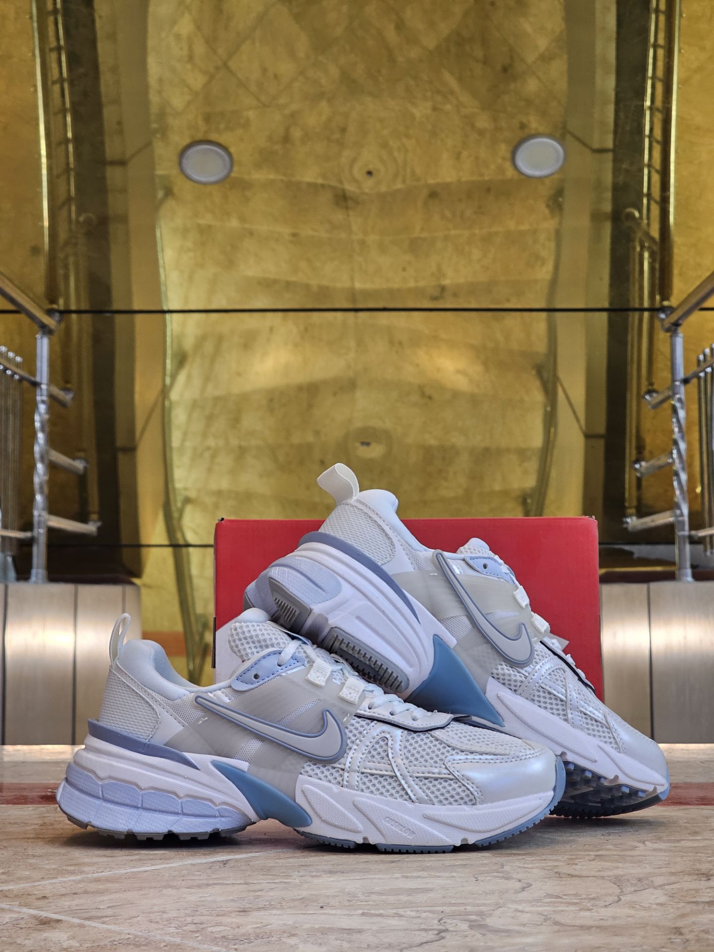 کتونی نایک وی تو کی مسترکوالیتی /سایز 37 الی 45/Nike V2k Run/ فروش عمده و تک