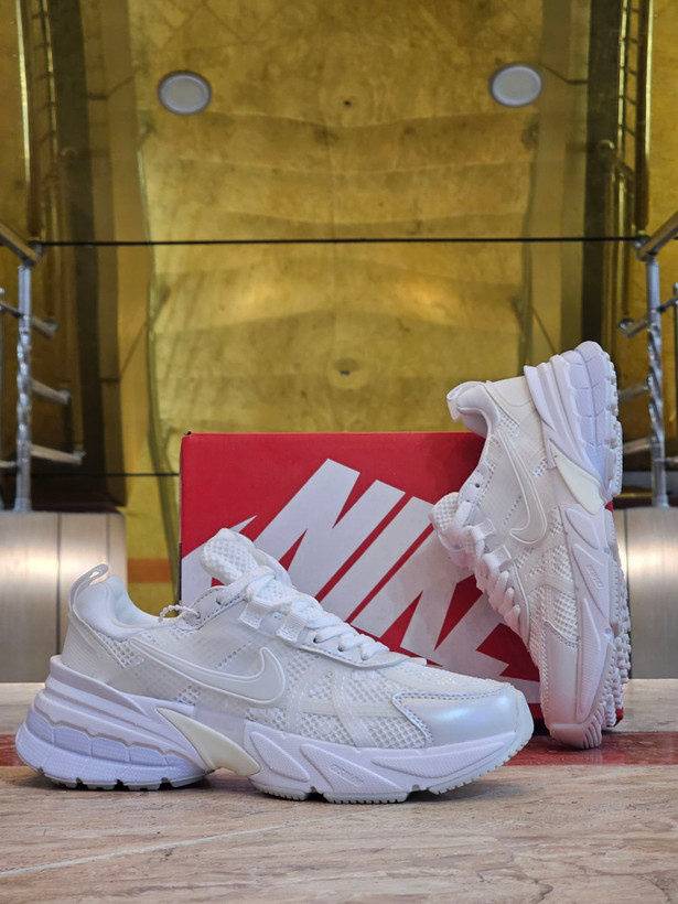کتونی نایک وی تو کی زنانه مسترکوالیتی /سایز 37 الی 40/Nike V2k Run/ فروش عمده و تک