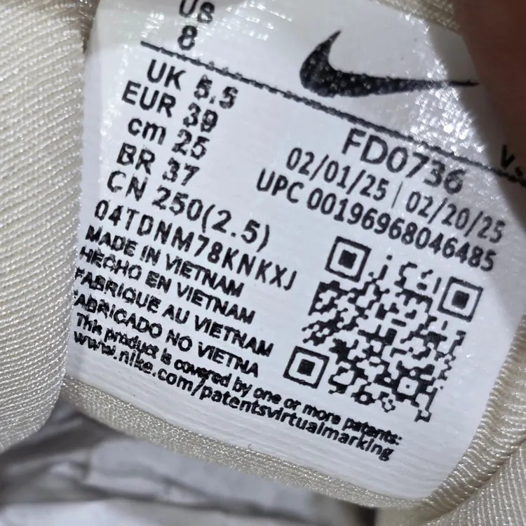کتونی نایک وی تو کی زنانه مسترکوالیتی /سایز 37 الی 40/Nike V2k Run/ فروش عمده و تک