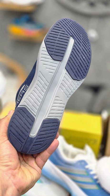 کفشی طبی اسکیچرز اسلیپ مسترکوالیتی بند دار/Skechers Slip-ins/ سایز 40 الی 45/ فروش عمده و تک