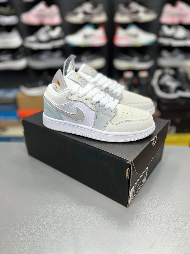 کتونی  نایک ایر جردن 1 لو مسترکوالیتی/سایز 37 الی 45/Nike Air Jordan 1 Low/ فروش عمده و تک