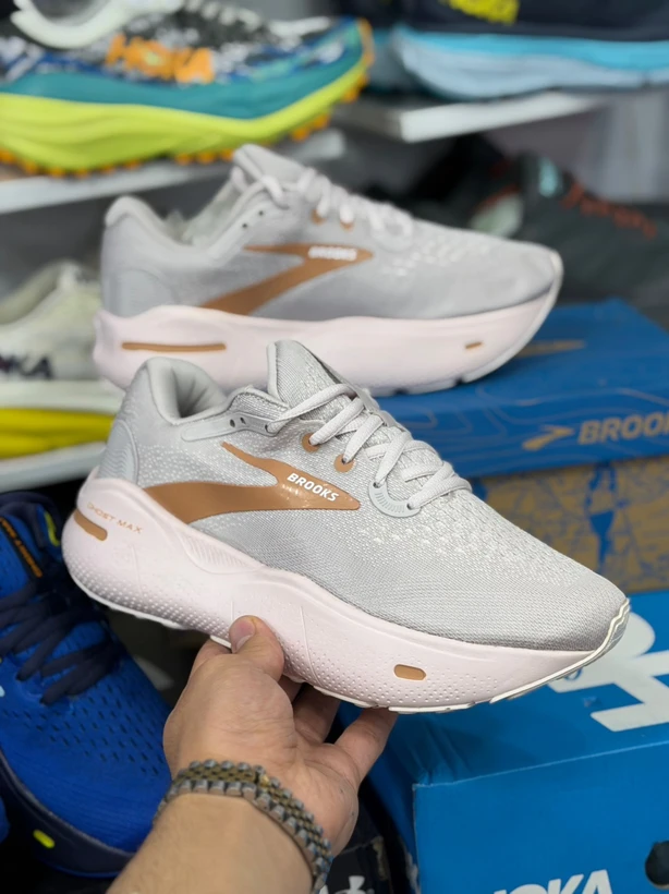 کتونی رانینگ بروکس گاست مکس مسترکوالیتی/Brooks Ghost Max /سایز 36 الی 45/ فروش عمده و تک