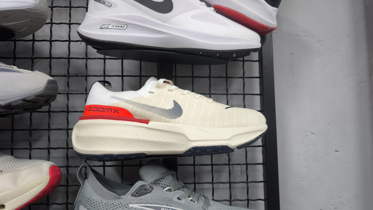 کتونی نایک زوم اینوینسیبل ران 3 مسترکوالیتی / سایز 40 الی 45 / Nike Zoomx Invincible Run 3 / فروش عمده و تک
