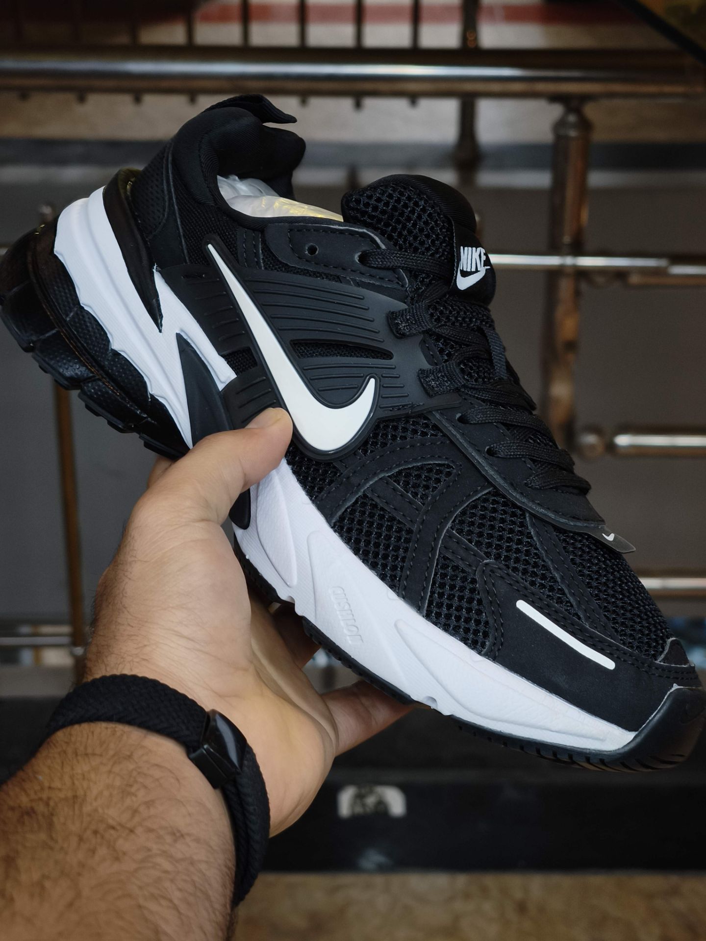 کتونی رانینگ نایک وی تو کی مسترکوالیتی /سایز 37 الی 45/Nike V2k Run/ فروش عمده و تک
