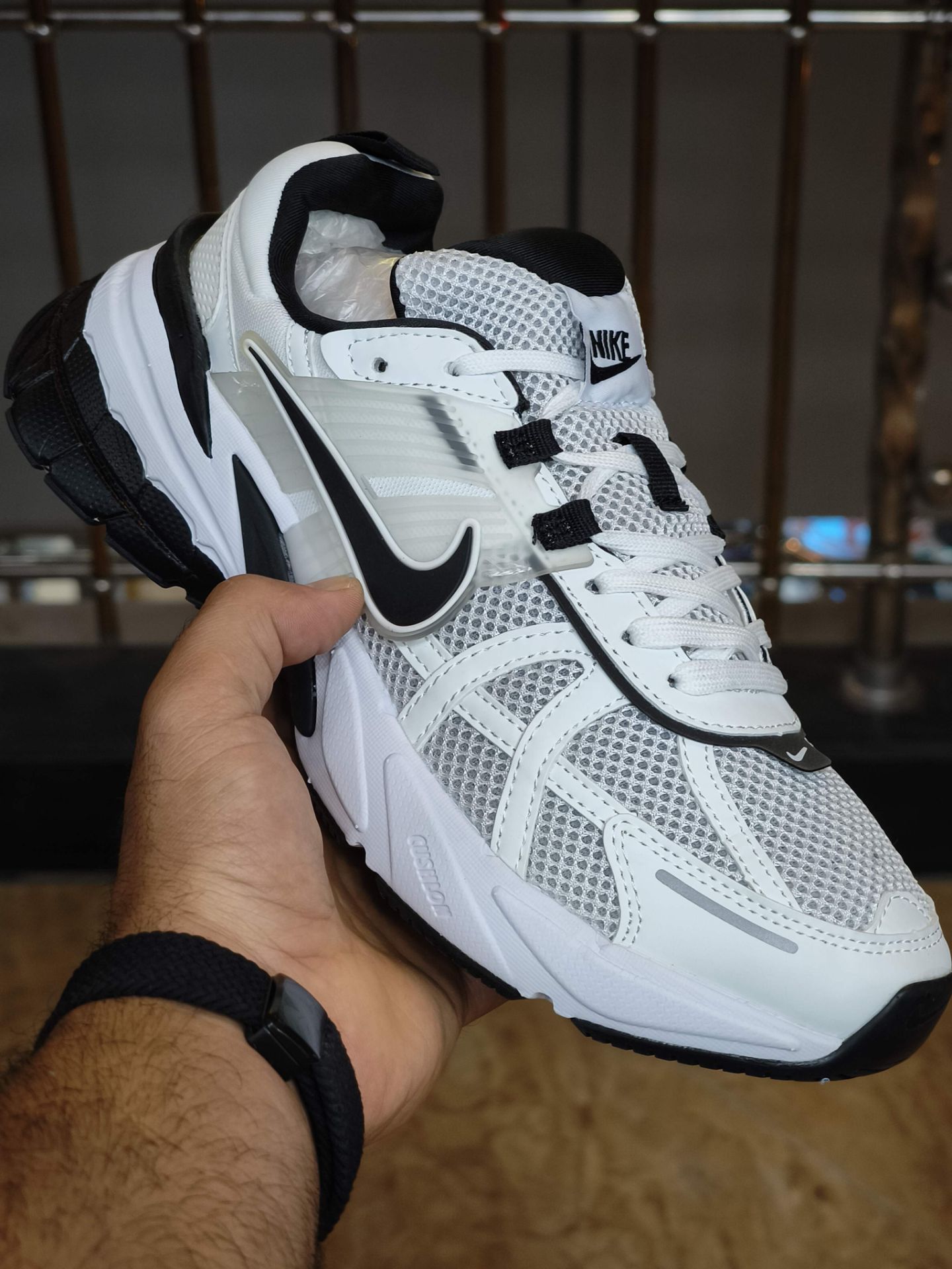 کتونی رانینگ نایک وی تو کی مسترکوالیتی /سایز 37 الی 45/Nike V2k Run/ فروش عمده و تک