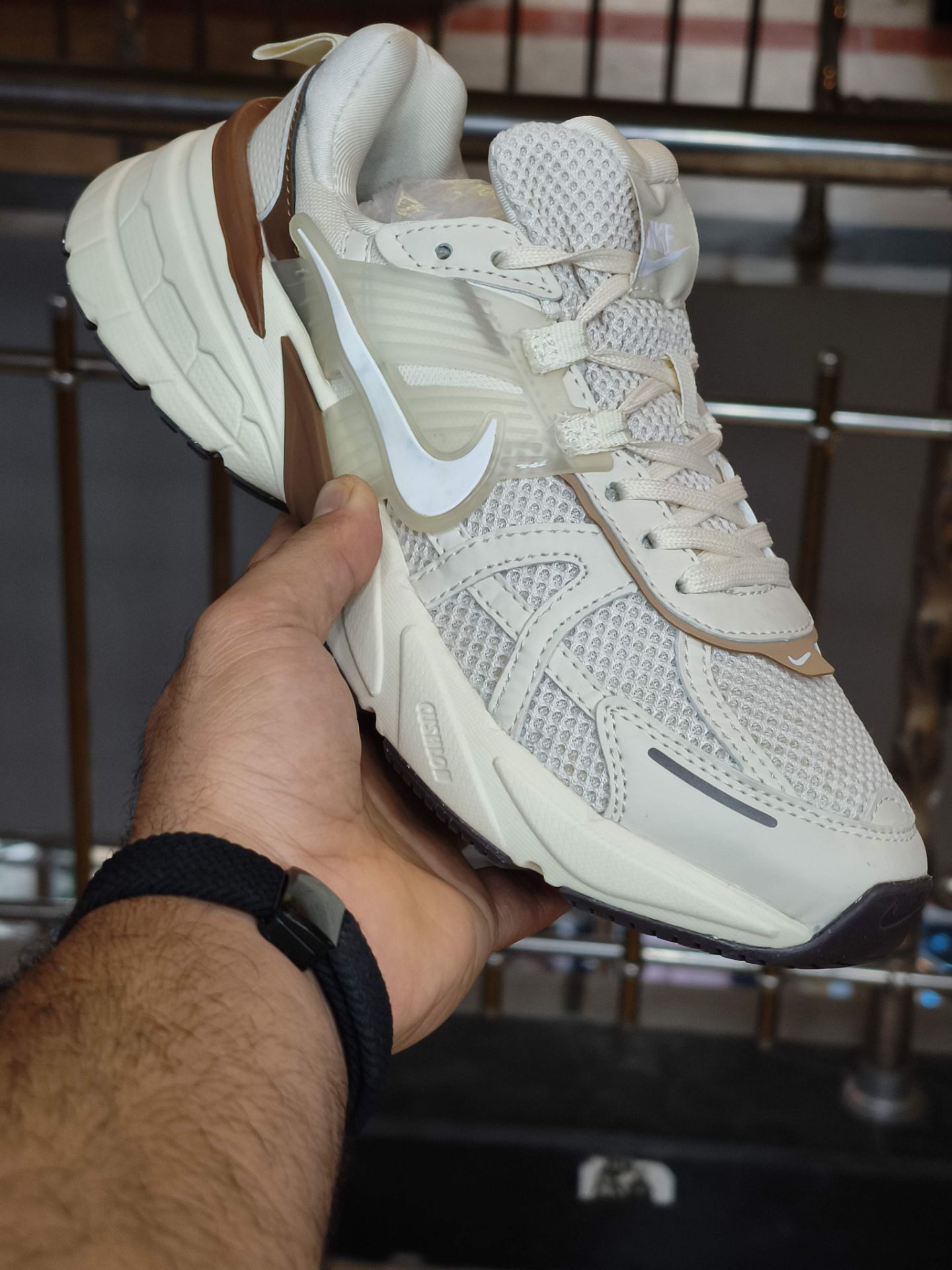 کتونی رانینگ نایک وی تو کی مسترکوالیتی /سایز 37 الی 45/Nike V2k Run/ فروش عمده و تک