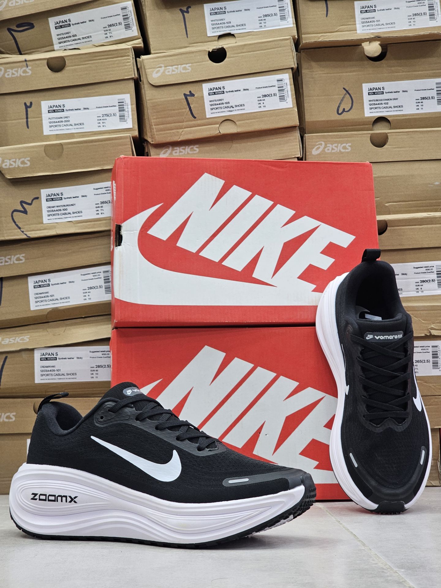 کتونی نایک ایر زوم ومرو پلاس مسترکوالیتی /سایز 38 الی 45/ Nike Air Zoom Vomero Plus/ فروش عمده و تک