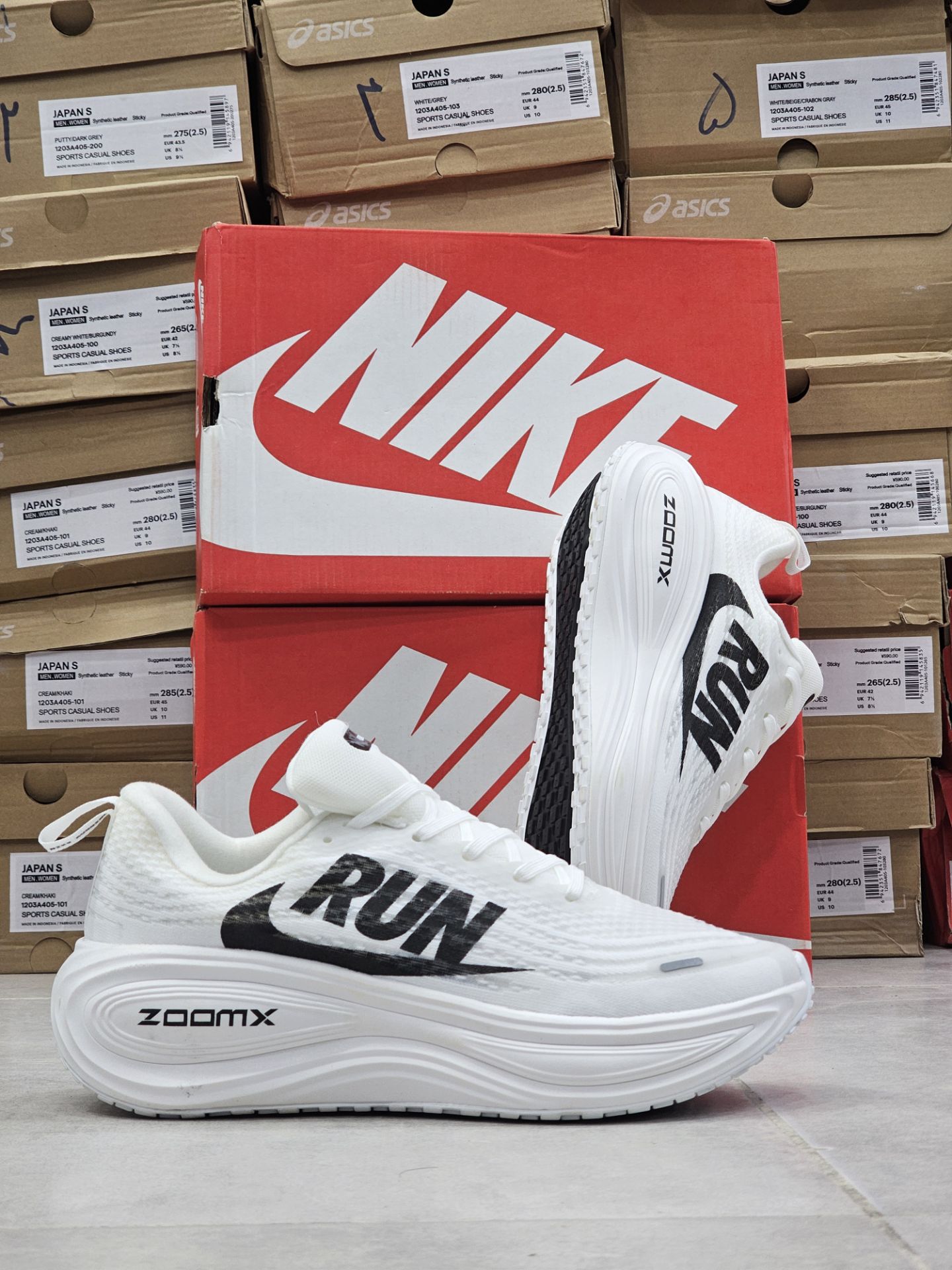 کتونی نایک ایر زوم ومرو پلاس مسترکوالیتی /سایز 38 الی 45/ Nike Air Zoom Vomero Plus/ فروش عمده و تک
