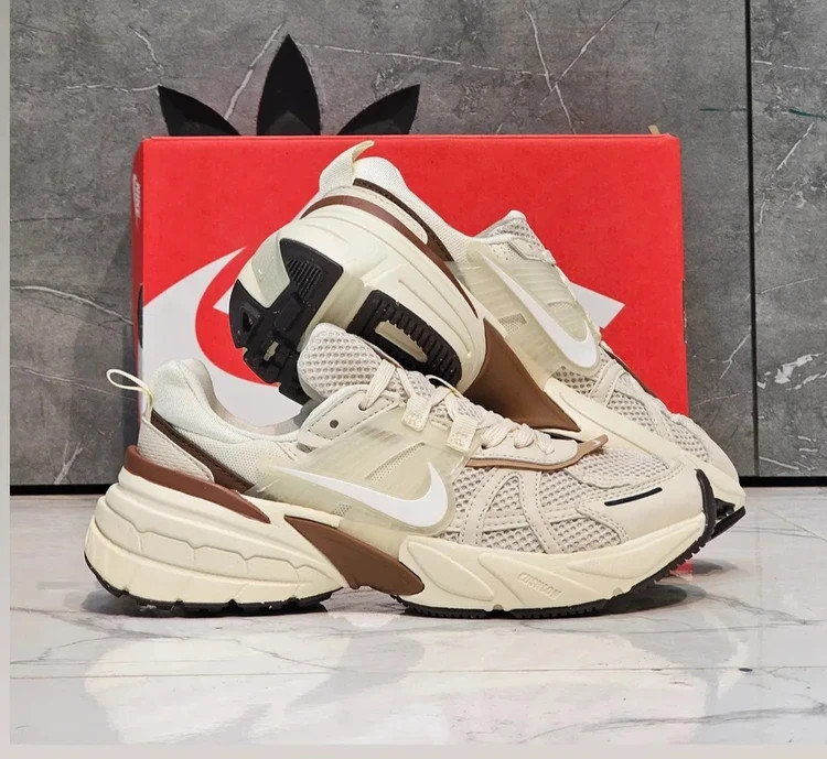 کتونی رانینگ نایک وی تو کی مسترکوالیتی /سایز 37 الی 45/Nike V2k Run/ فروش عمده و تک
