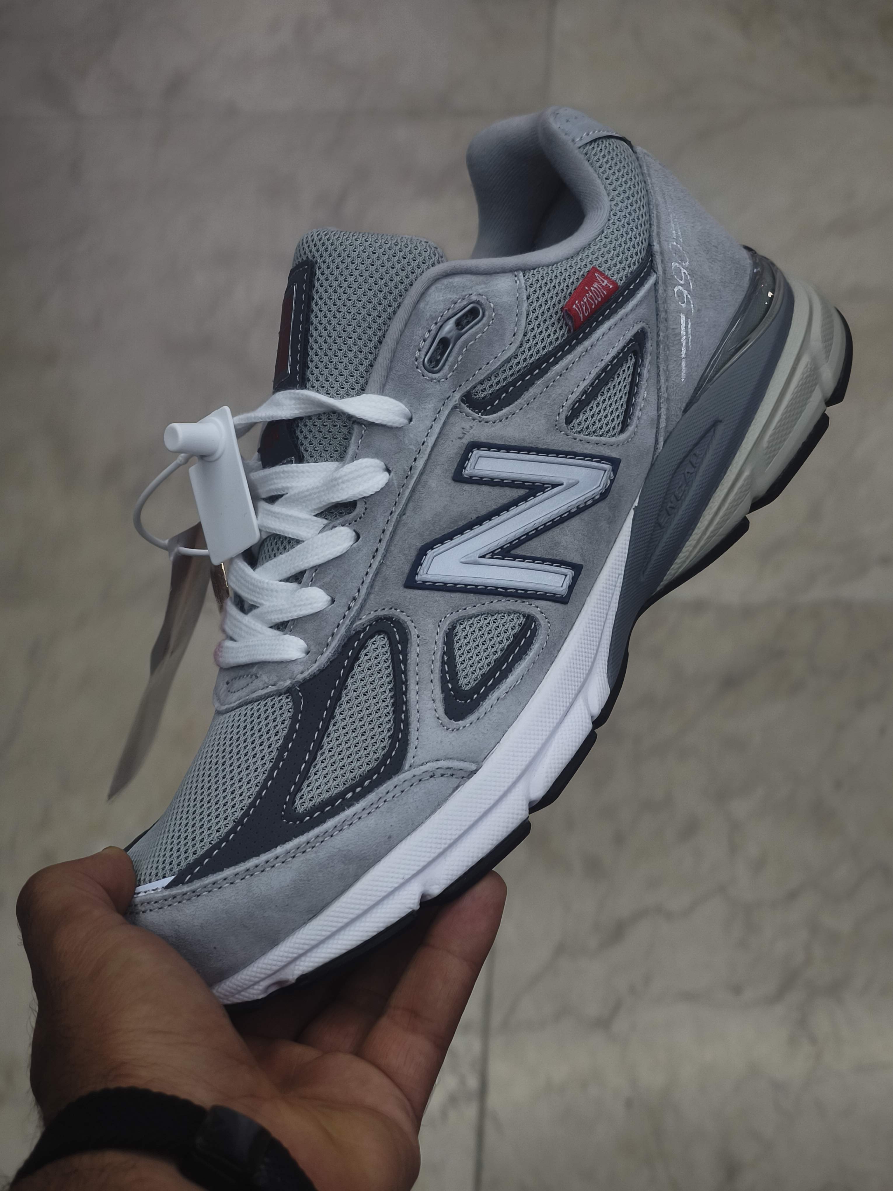 کتونی نیوبالانس ۹۹۰ مسترکوالیتی دوخت وسط لیبل امریکا /سایز 40 الی ۴۵/New Balance 990/ فروش عمده و تک