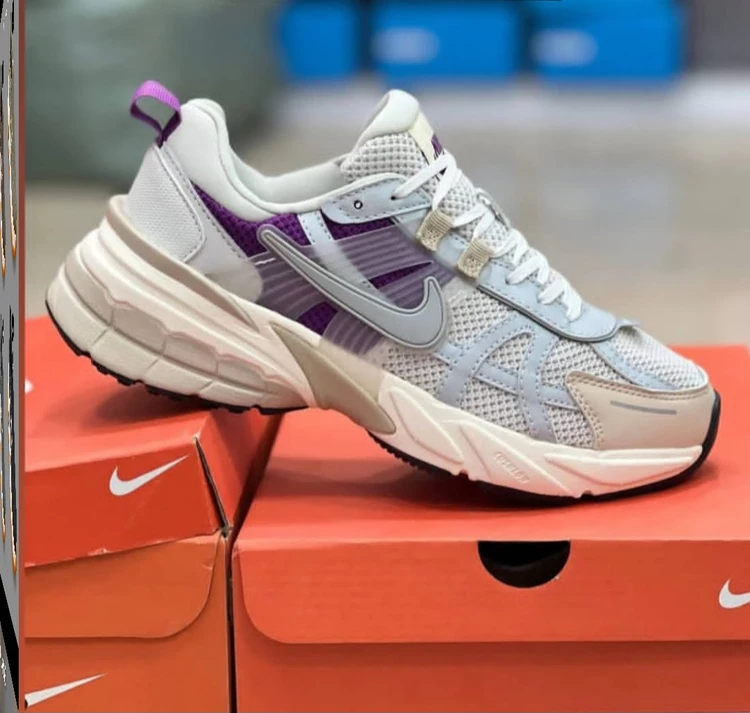 کتونی نایک وی تو کی مسترکوالیتی /سایز 40 الی 45/Nike V2k Run/ فروش عمده و تک
