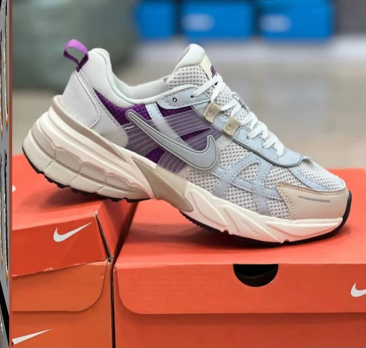 کتونی نایک وی تو کی مسترکوالیتی /سایز 40 الی 45/Nike V2k Run/ فروش عمده و تک