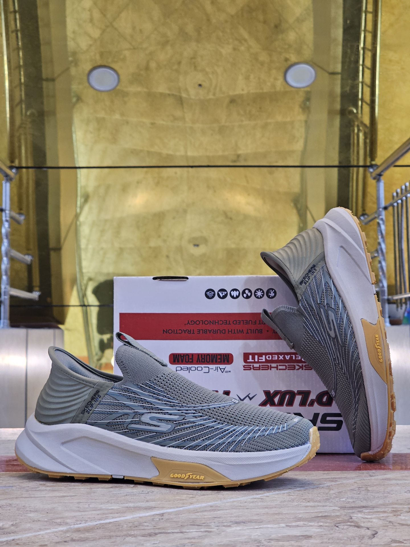کفشی طبی اسکیچرز اسلیپ بدون بند مسترکوالیتی /Skechers Slip-ins/ سایز 40 الی 45/ فروش عمده و تک