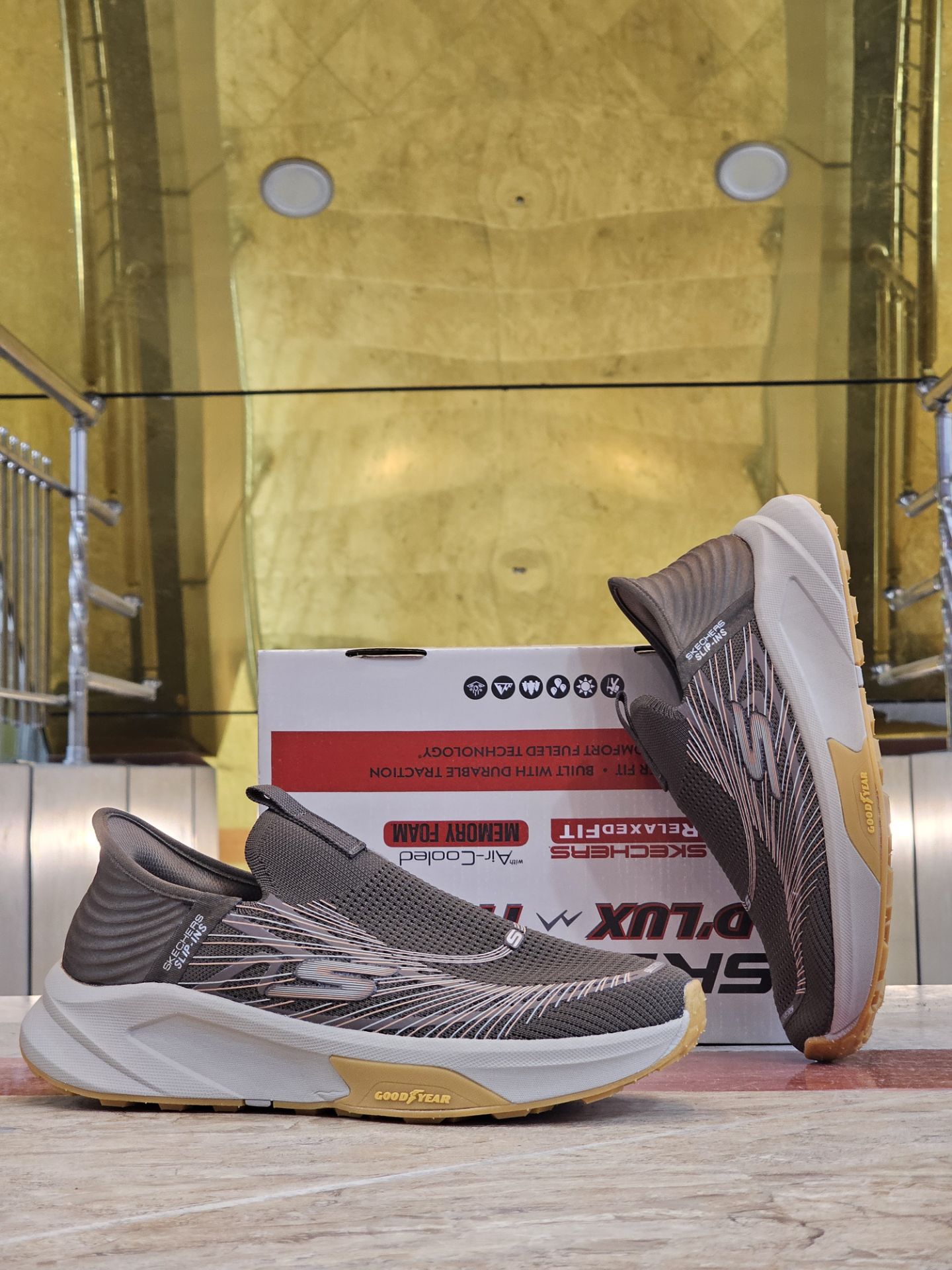 کفشی طبی اسکیچرز اسلیپ بدون بند مسترکوالیتی /Skechers Slip-ins/ سایز 40 الی 45/ فروش عمده و تک