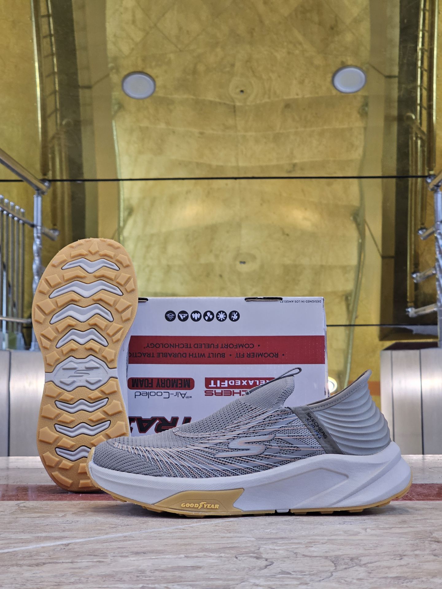 کفشی طبی اسکیچرز اسلیپ بدون بند مسترکوالیتی /Skechers Slip-ins/ سایز 40 الی 45/ فروش عمده و تک