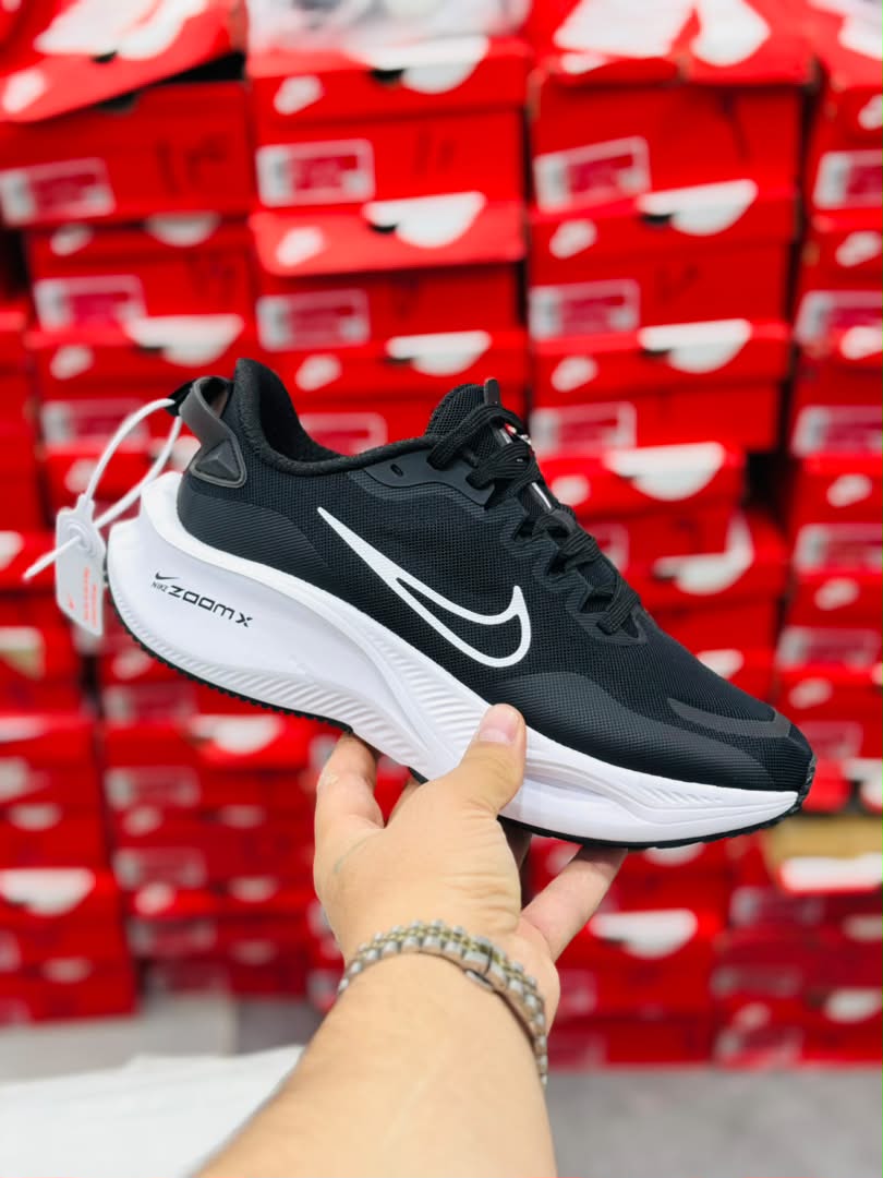 کتونی نایک زوم ایکس لبخندی مسترکوالیتی /Nike Zoom X/سایز 40 تا 45/ فروش عمده و تک