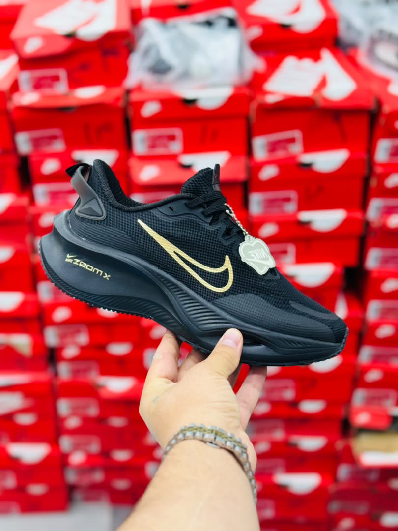 کتونی نایک زوم ایکس لبخندی مسترکوالیتی /Nike Zoom X/سایز 40 تا 45/ فروش عمده و تک