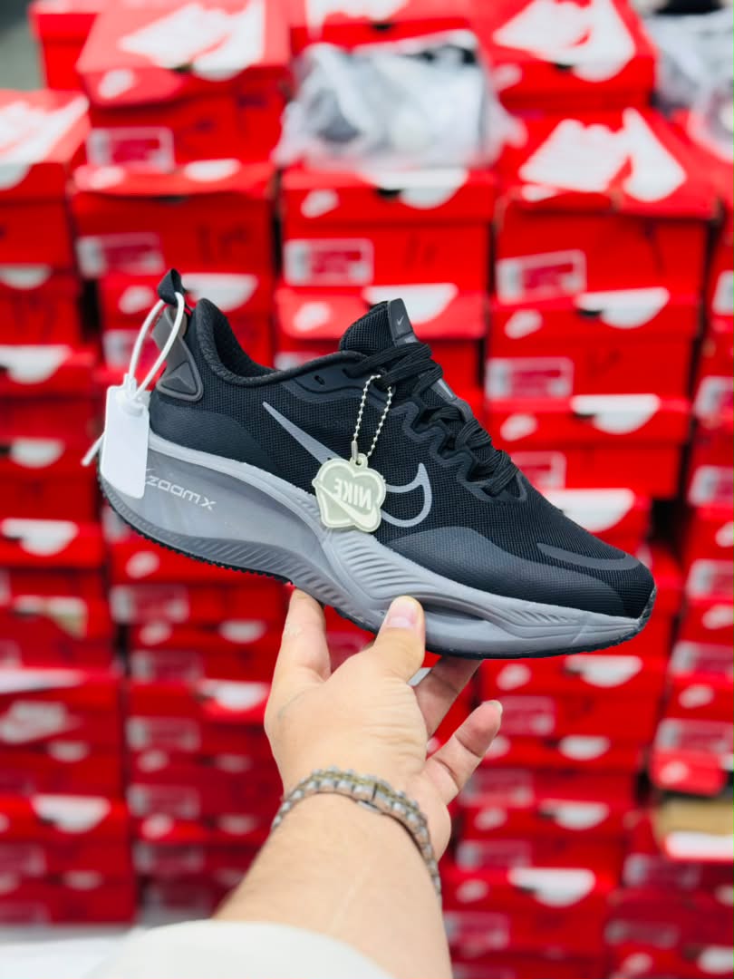 کتونی نایک زوم ایکس لبخندی مسترکوالیتی /Nike Zoom X/سایز 40 تا 45/ فروش عمده و تک