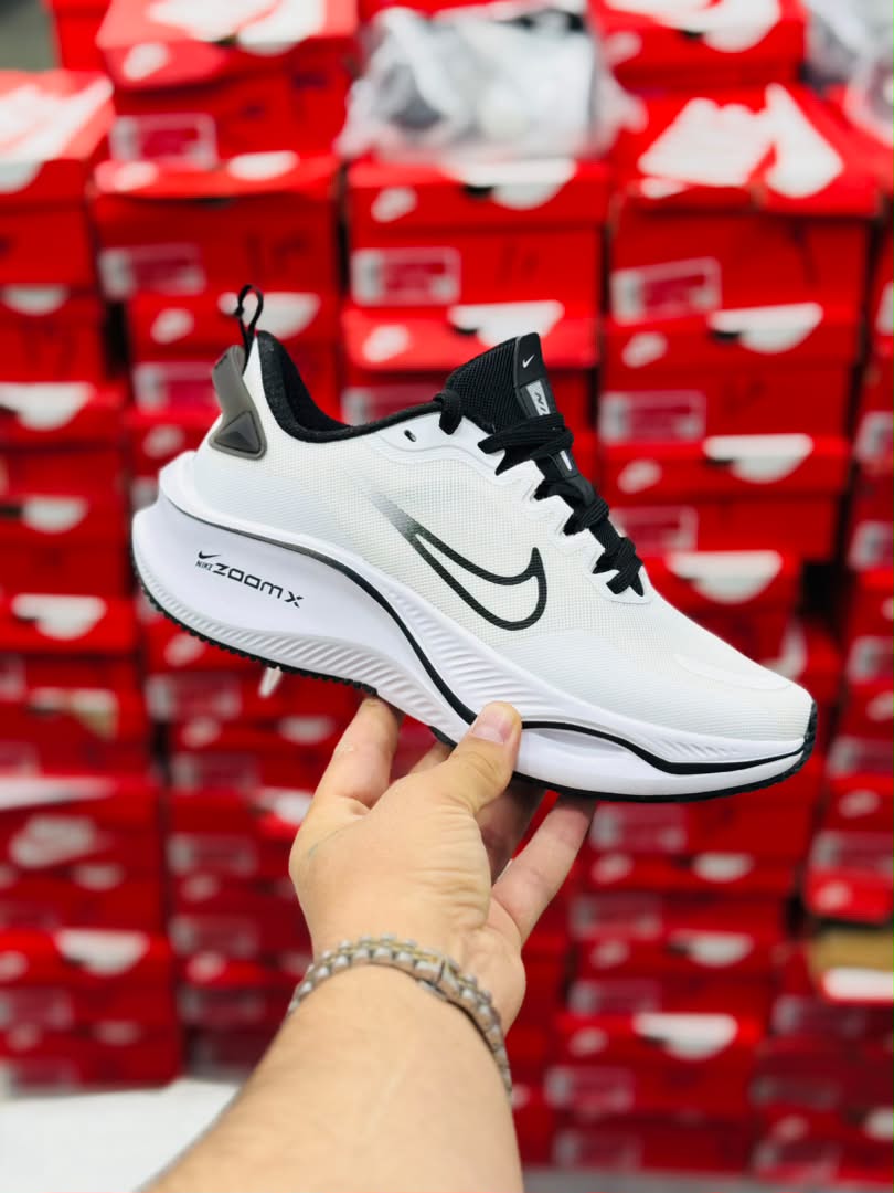 کتونی نایک زوم ایکس لبخندی مسترکوالیتی /Nike Zoom X/سایز 40 تا 45/ فروش عمده و تک