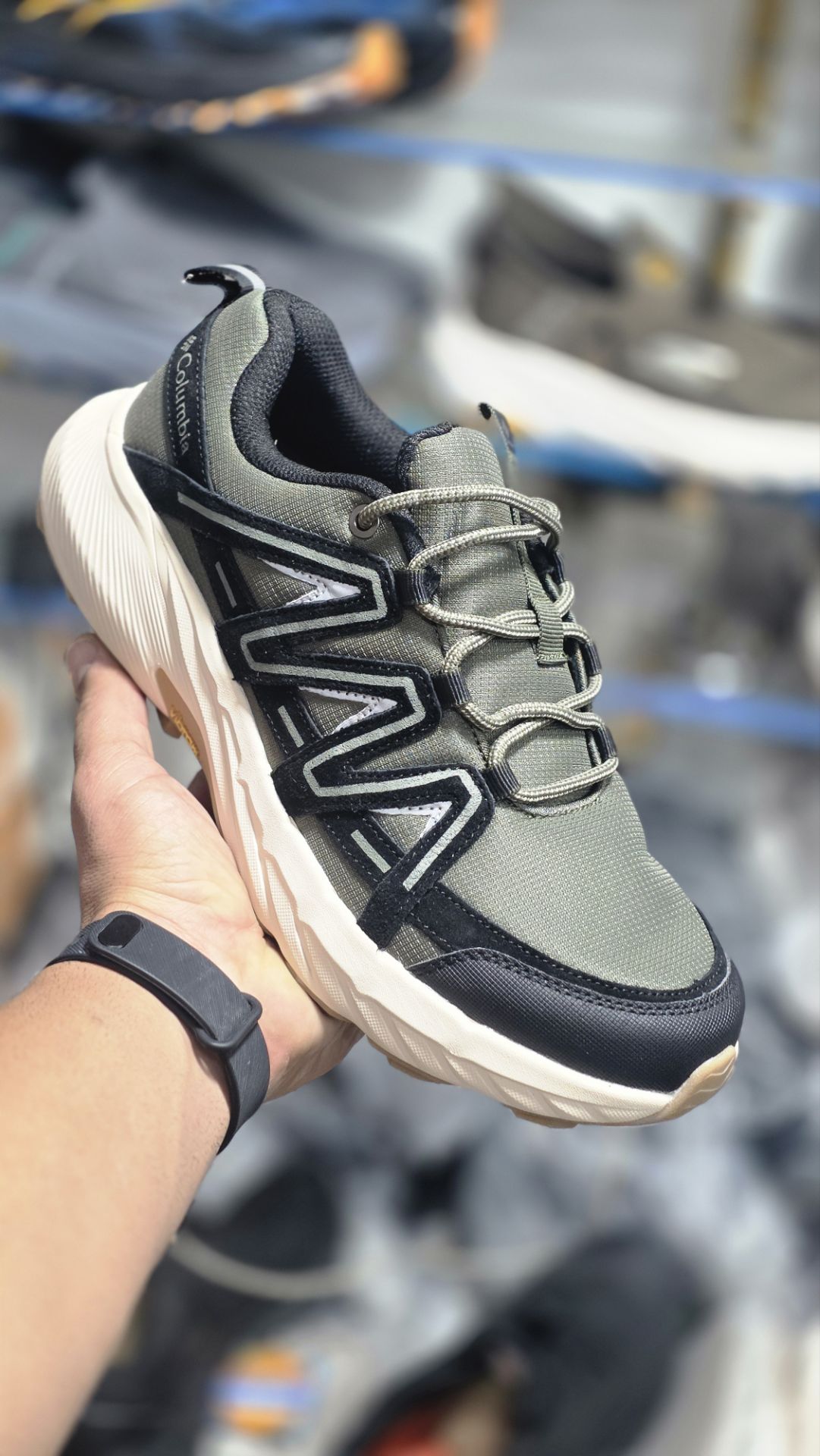 کتونی طبیعت گردی کلمبیا ضدآب/سایز 40 الی 45/Columbia GORE-TEX/ فروش عمده و تک