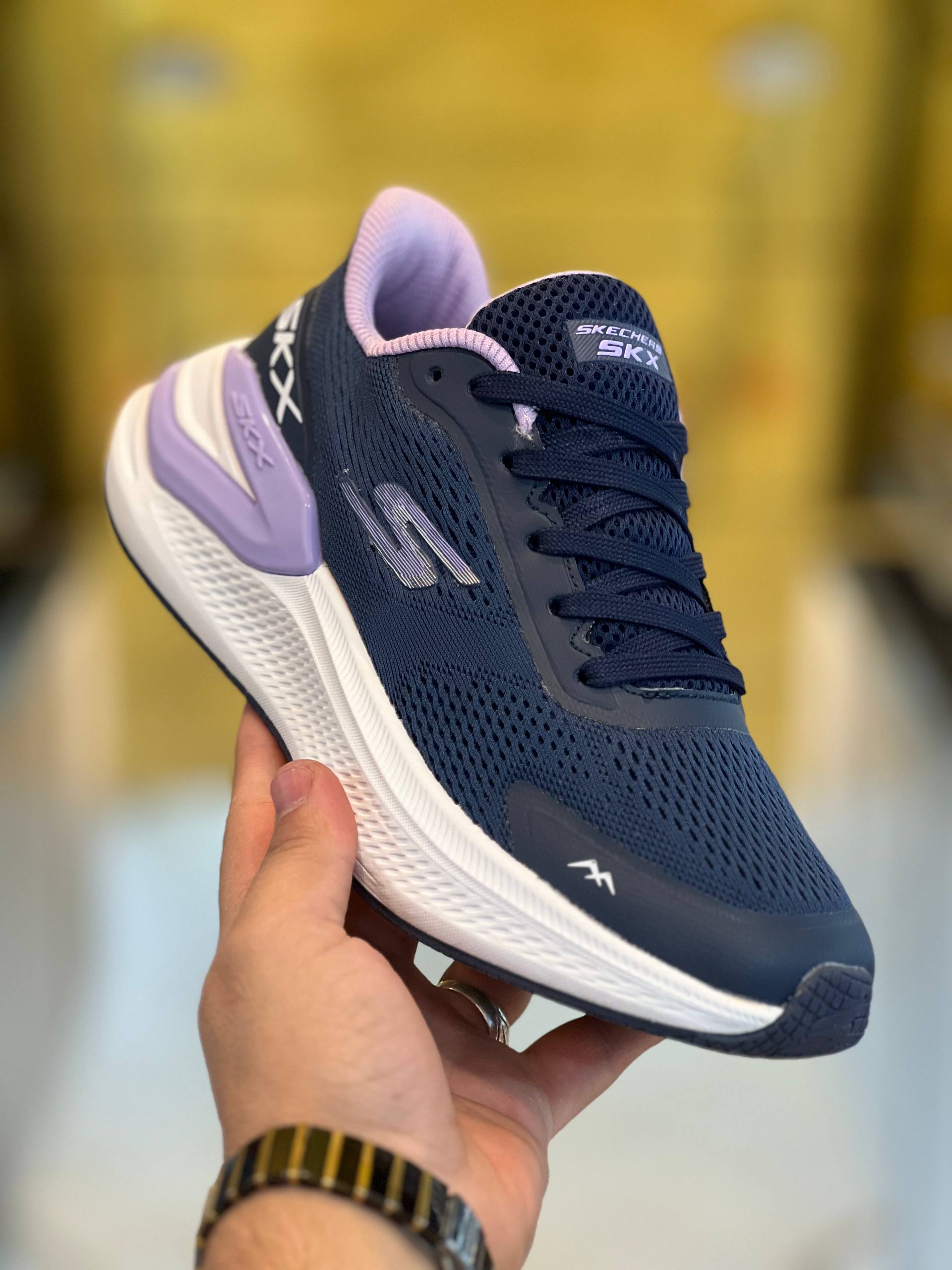 کتونی اسکیچرز زنانه SKX مسترکوالیتی بند دار /سایز 37 الی 40/Skechers SKX/ فروش عمده و تک