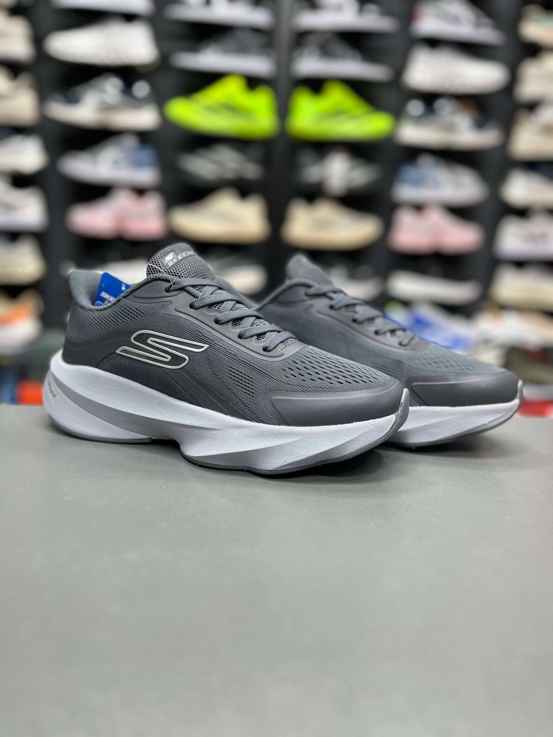 کتونی وارداتی اسکیچرز هایپر برست مسترکوالیتی /سایز 40 الی 45/Skechers Hyper Burst/ فروش عمده و تک